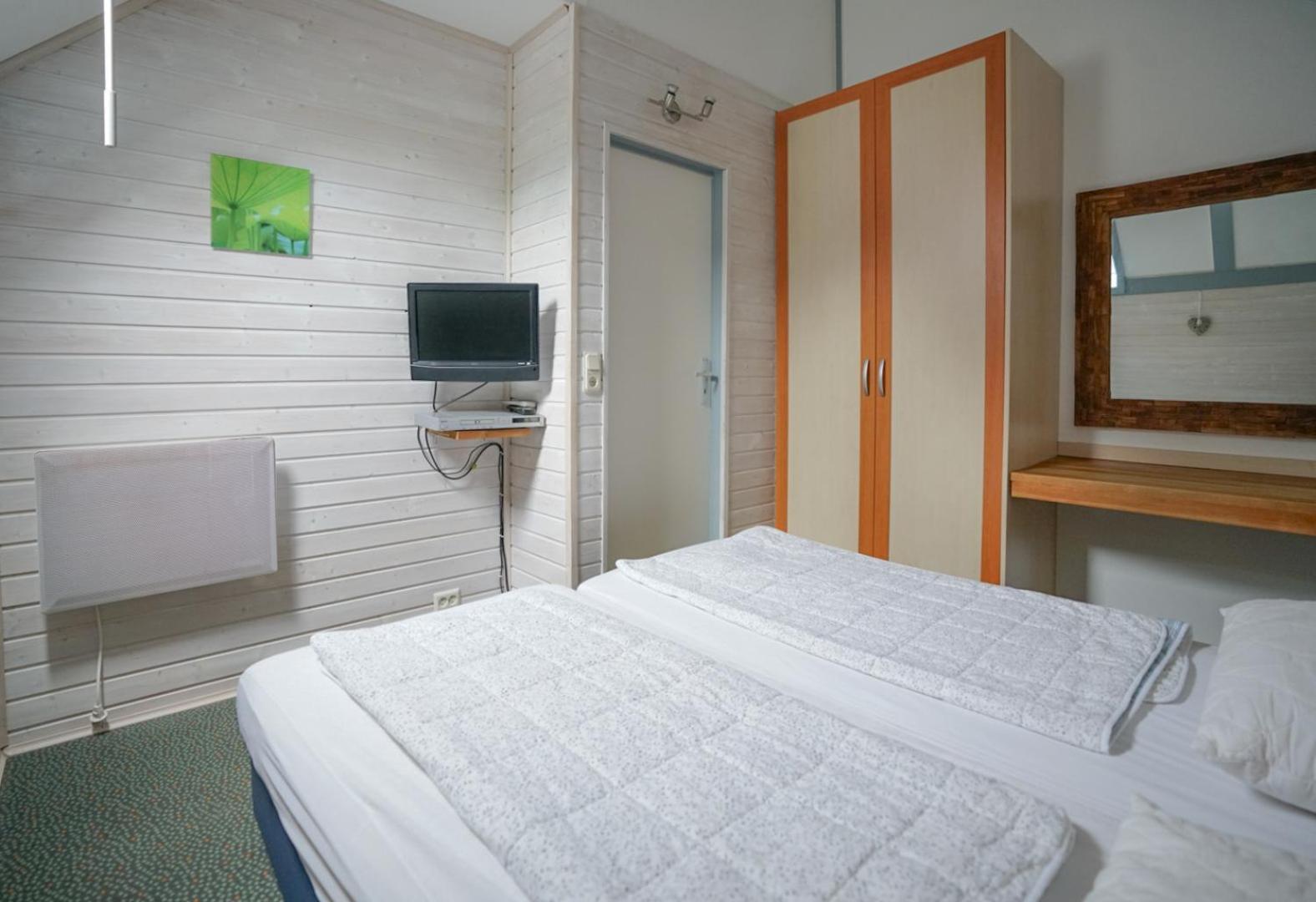 Ferienhaus "Gestiefelter Kater" Am See Im Bergland 키르하임 외부 사진