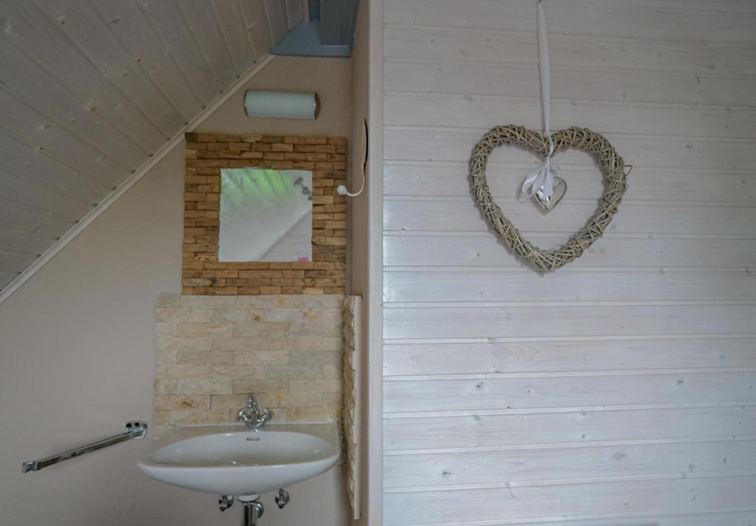 Ferienhaus "Gestiefelter Kater" Am See Im Bergland 키르하임 외부 사진